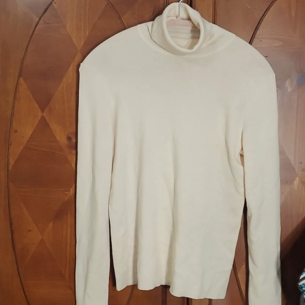 Brooks Brothers Merino Wool Turtleneck - Picture 2 of 4